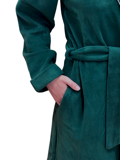 Frauenkleider in Viskose -Batterien modellieren klassische Schalkunst. Nina