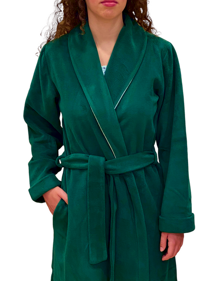 Frauenkleider in Viskose -Batterien modellieren klassische Schalkunst. Nina