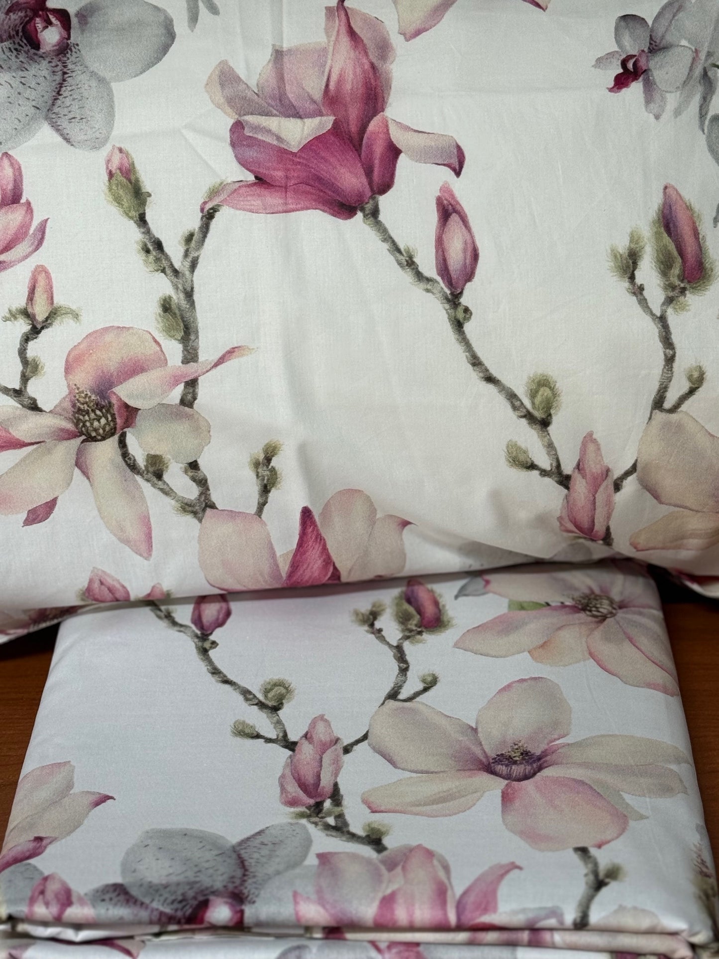 Mirabello parure copripiumino matrimoniale (senza il lenzuolo di sotto) in Puro Percalle di Cotone 100% art. Elegant flowers