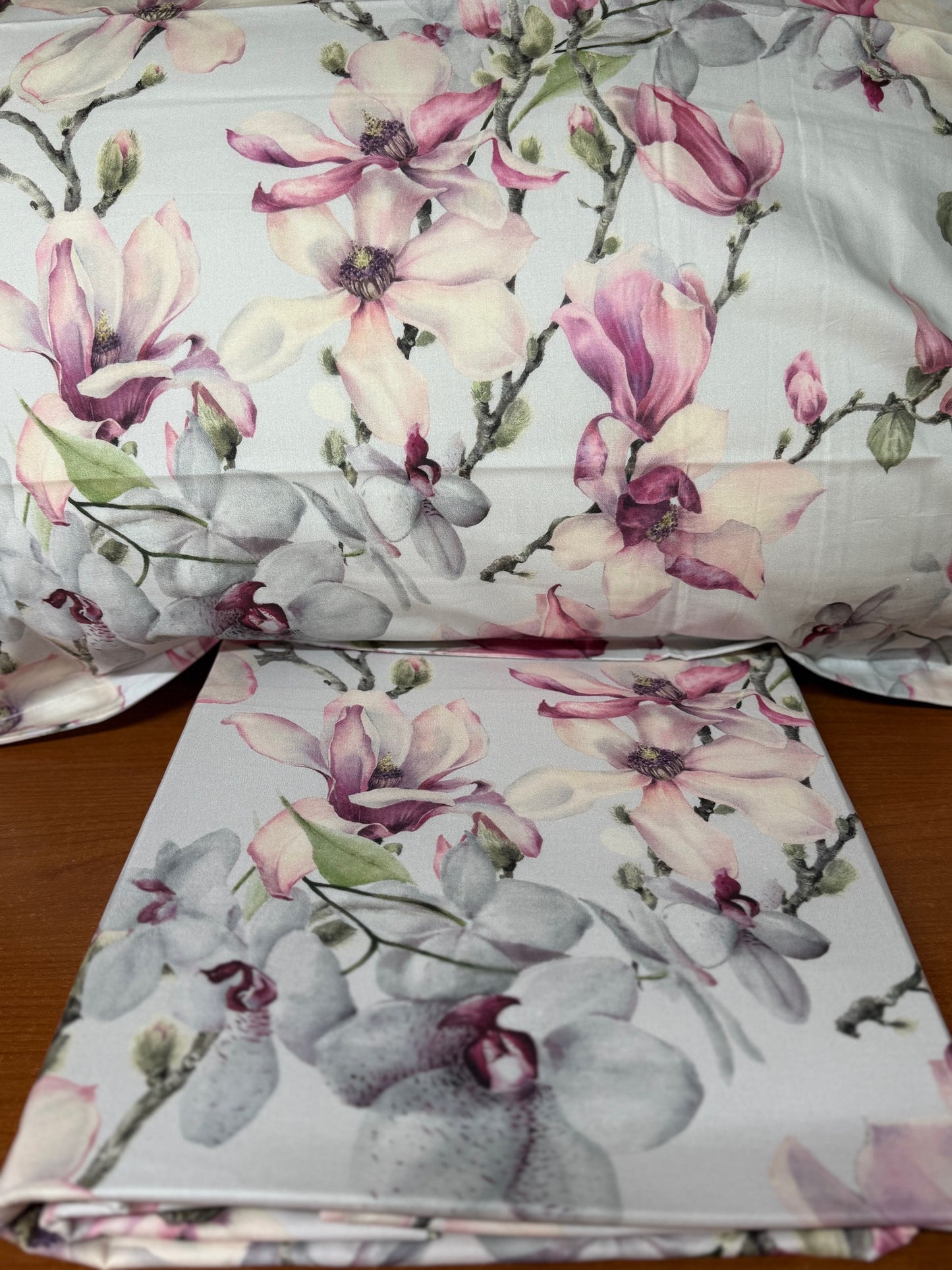 Mirabello parure copripiumino matrimoniale (senza il lenzuolo di sotto) in Puro Percalle di Cotone 100% art. Elegant flowers