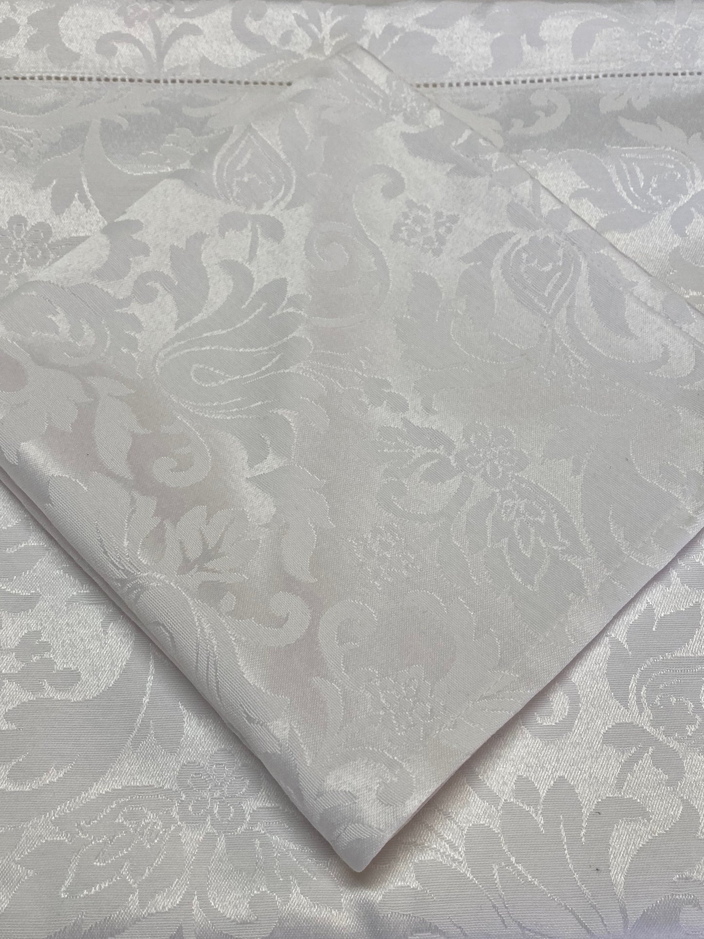 Servizio da tavola con tovaglioli Fiandra Damascata Jacquard con Orlo a Giorno in Puro Cotone Art. Greta