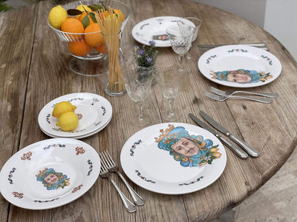 The Napking Refined set of Plates (6 plates for two places at the table) in Melamine with a fine design art. Moor's Heads